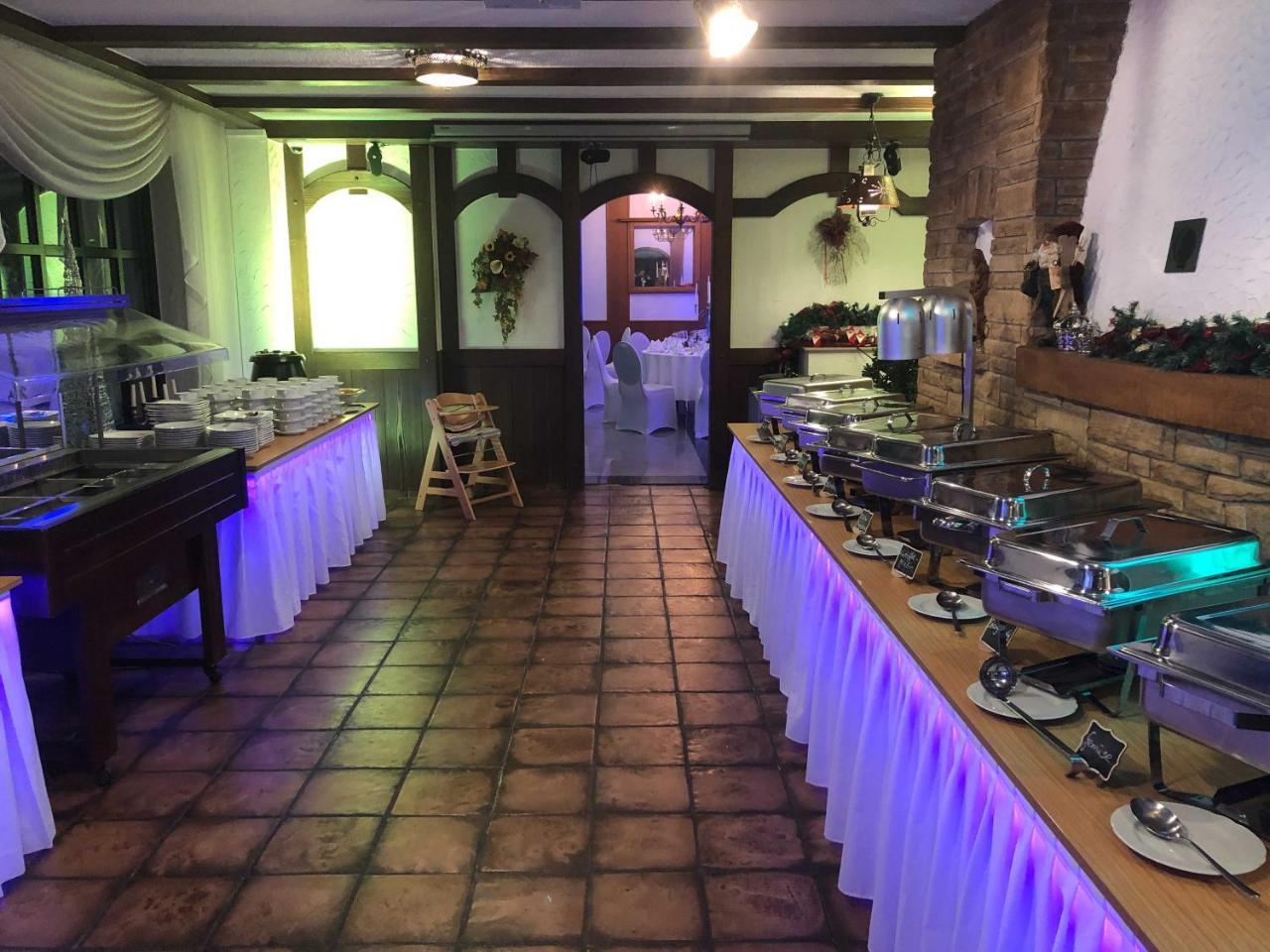 & Restaurant Krone Hotel